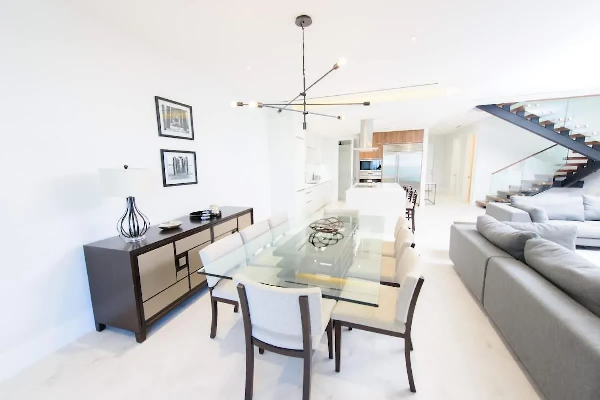 4 Bedroom Cable Beach Condo With Balcony Nassau 0*,  Bahamák