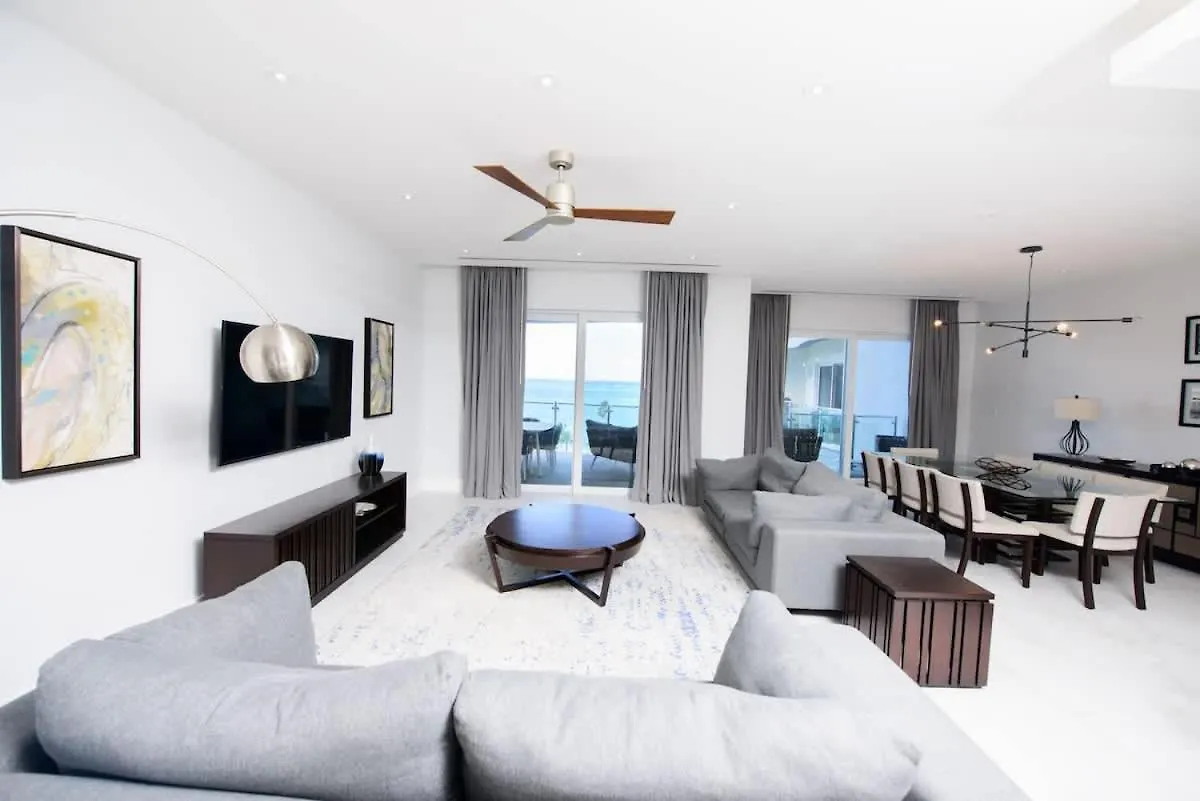 4 Bedroom Cable Beach Condo With Balcony Nassau Bahamák