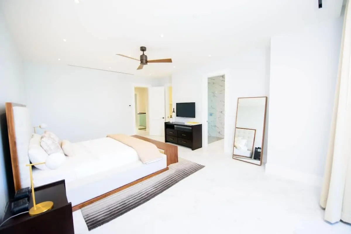 Nyaraló 4 Bedroom Cable Beach Condo With Balcony Nassau