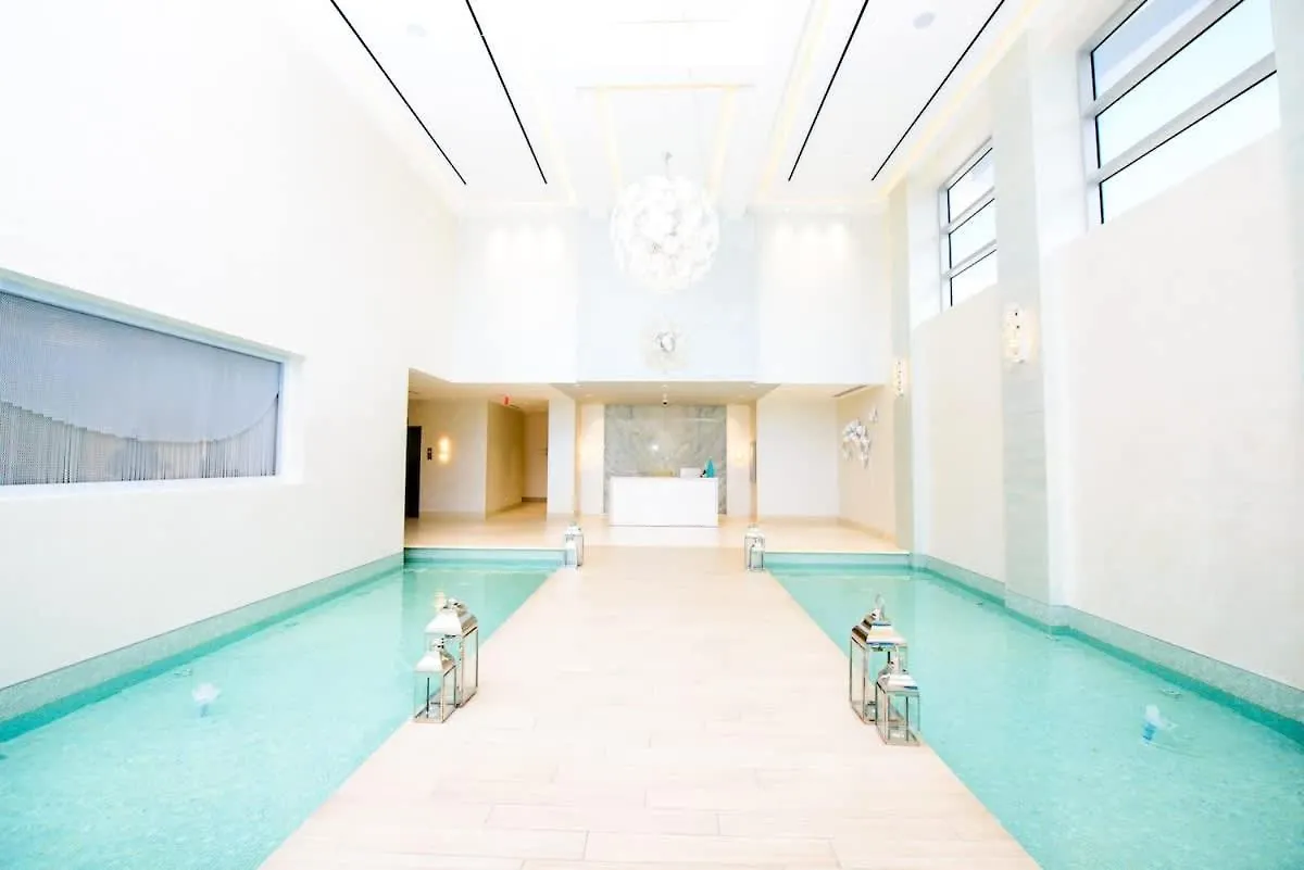 4 Bedroom Cable Beach Condo With Balcony Nassau 0*,  Bahamák
